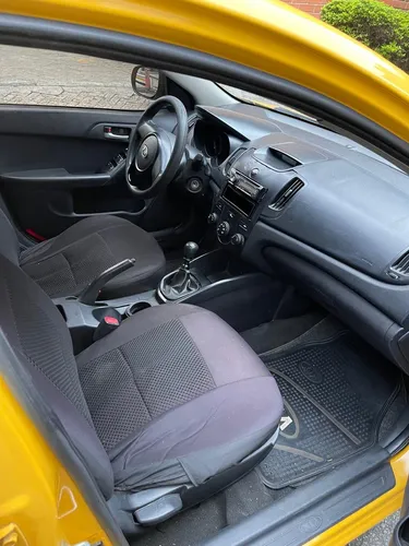 Taxi Kia Cerato Lx Modelo 2015, Color Amarillo, Flota Bernal