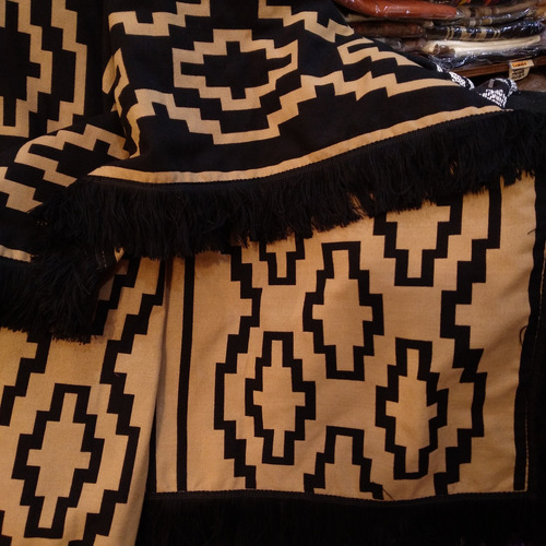 Poncho Negro Y Beige . Doble Tela Gde . Tuyunti Artesanias.