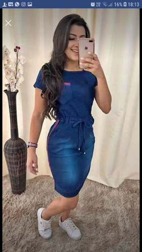 mulher nua de vestido