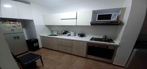 Apartamento En Venta En La Avenida Alberto Mendoza (279052231).