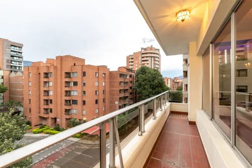 Apartamento En Venta En Laureles. Cod V15054
