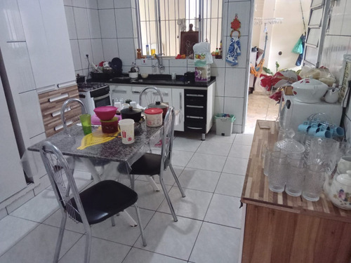 Casa Grande, Com Ótima Acessibilidade E Gerando Renda.