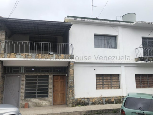 Ag. En Alquiler Casa A Pie De Calle De Dos Plantas En El Centro Del Pueblo Del Hatillo, Muy Cerca De La Plaza. Y Terraza