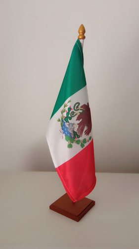 Bandera Mexico Mástil Y Base Para Escritorio Souvenir