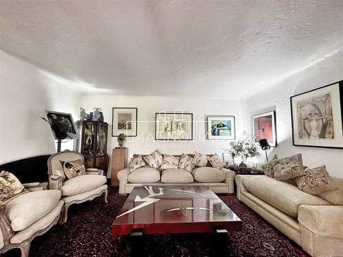Casa En Arriendo De 6d/4b En Las Condes