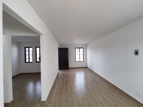 Casa En Venta En La Col. Libertadores, El Marqué, Querétaro