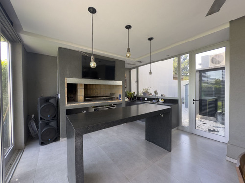 Imperdible Casa En Fisherton!