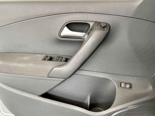 Imagen 9 de 13 de Volkswagen Vento 2020 4p Comfortline L4/1.6 Man