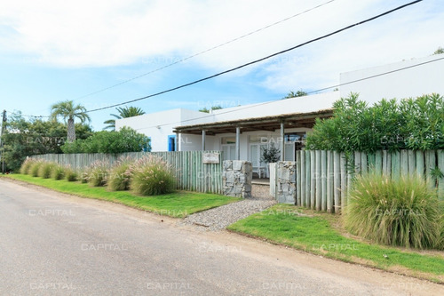 Excelente Casa En Venta En El Pueblo De Jose Ignacio- Ref: 28280