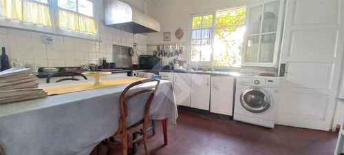 Casa En Venta De 5 Dorm. En Ñuñoa