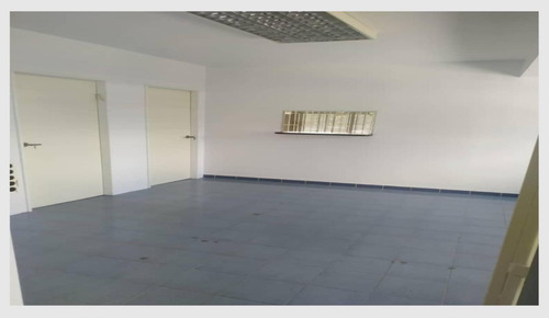 Imagen 5 de 11 de #1546 Galpon 1600m2 Urb. Miranda.