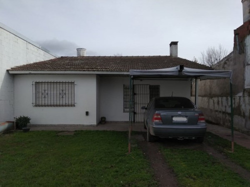 Casa De 3 Amb Con Parque Y Entrada De Auto 