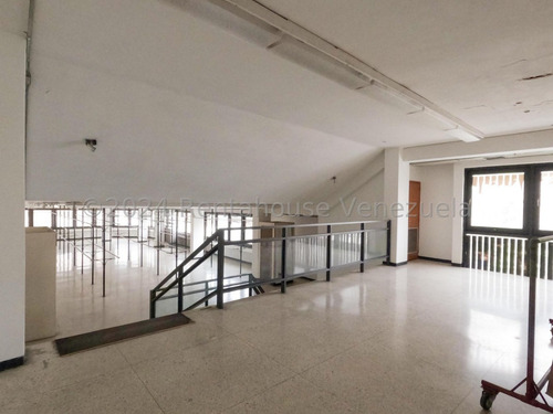 #*25-18137 Este Edificio De Cinco Niveles, Ubicado En El Centro Histórico Y Comercial De La Ciudad, Está Disponible En Alquiler, Barquisimeto, Lara. Adelaida Armeya
