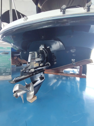 Lancha Focker 230 2017 Mercruiser 4.5 200hp Bravo 3 Black.ed