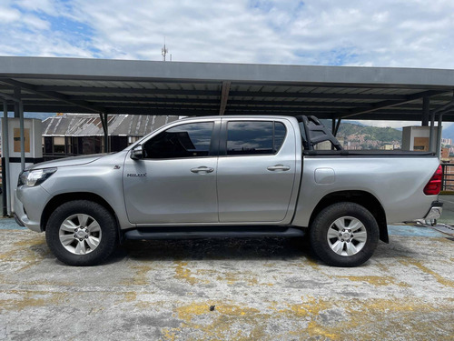 Imagen 3 de 12 de Toyota Hilux 2018 2.8l