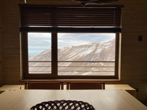 Departamento En Venta De 4 Dorm. En Lo Barnechea Centro Ski
