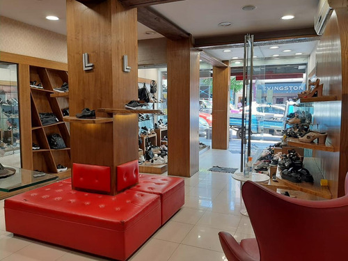 Excelente Local Sobre Avenida Córdoba.