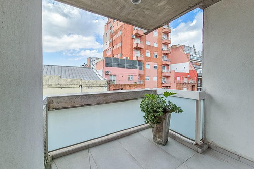 Departamento 2 Ambientes Frente Impecable Luminoso Balcon En Barrio Norte