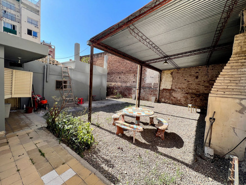 Alquiler. Centro. Casa 4 Dorm! Con Patio Quincho Y Asador! No Paga Expensas