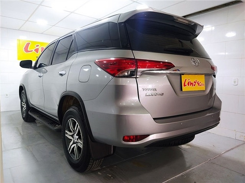 Imagem 2 de 14 de Toyota Hilux Sw4 2.7 Srv 7 Lugares 4x2 16v Flex 4p Automátic