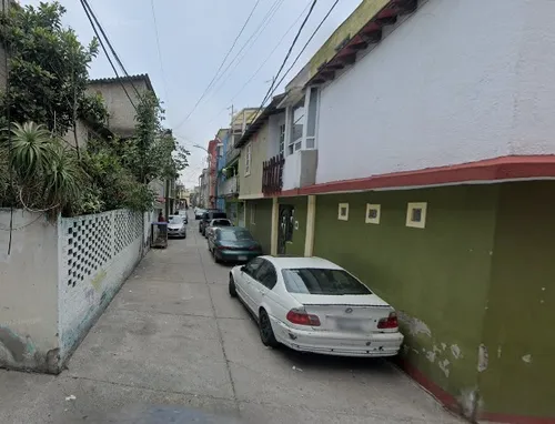 Casa En Venta De Adjudicación Bancaria En Julio Zarate, Col. Campamento 2 De Octubre, Iztacalco Cdmx. Cmr.