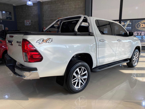 Toyota Hilux 2.8 Cd Srx 177cv 4x4 At 2017