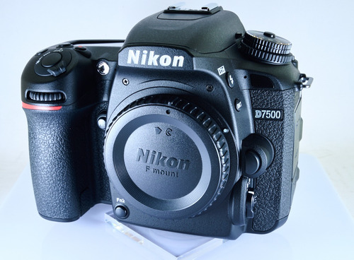 Cámara Nikon D7500 + Lente 28-80mm Negro (Usado)