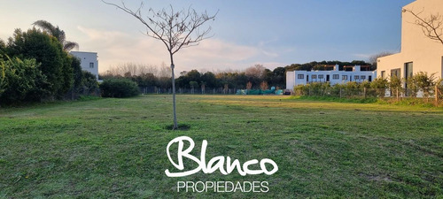 Imagen 3 de 8 de Excelente Lote Central De 810 Metros Dentro Del Barrio Altos De Campo Grande