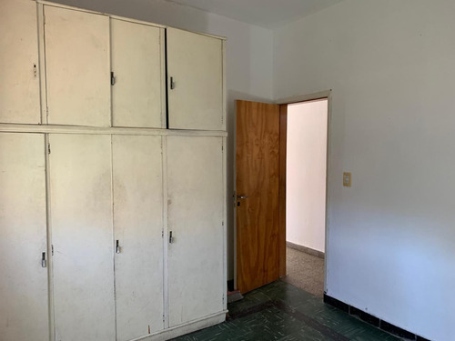 Casa 2 Dormitorios Banfield Con Cochera