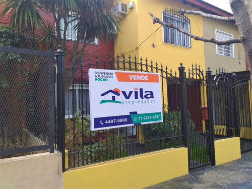 Venta Casa 4 Amb En Barrio Democracia, Ciudad Evita 