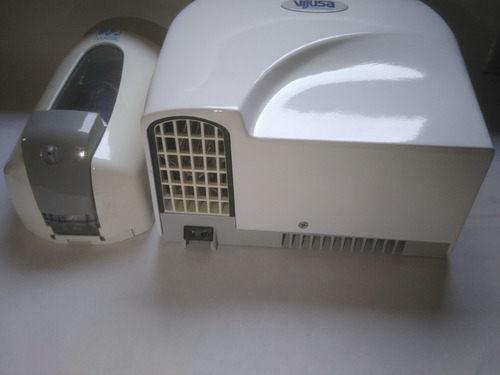 Licuadora Oster 600w Vaso Vidrio Tres Velocidades.