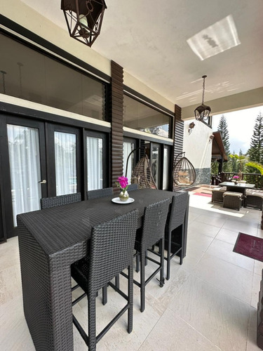 Exclusiva Propiedad De 2 Casas En Venta