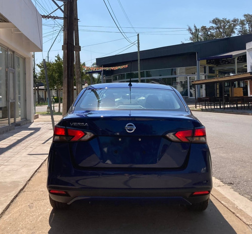 Imagen 6 de 10 de Nissan Versa 1.6 16v Sense Cvt 0km My2022 Azul Metalizado