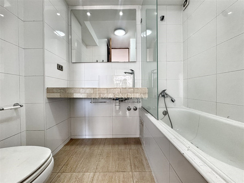 Departamento En Arriendo De 2 Dorm. En Las Condes