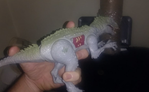 2015 Hasbro Jw Indominus Battle Damage Chomping 28 Cm (Usado)