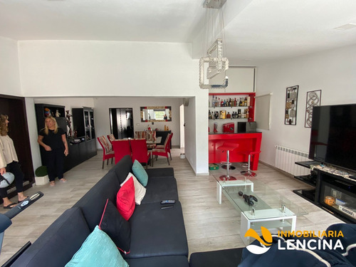 Imagen 4 de 20 de Casa En Venta 4 Dormitorios Mas Departamento 2 Dormitorios - Santa Rita
