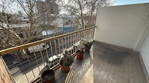 Departamento 3 Amb Con Cochera Y Balcón Al Frente