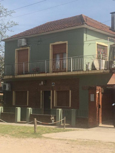 Hermosa Casa De 4 Ambientes Con Amplio Terreno En Monte Grande