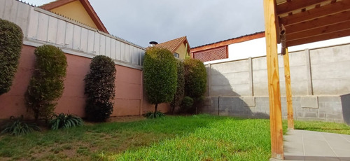Casa En Barrio Residencial Con Jardín Terraza Techada