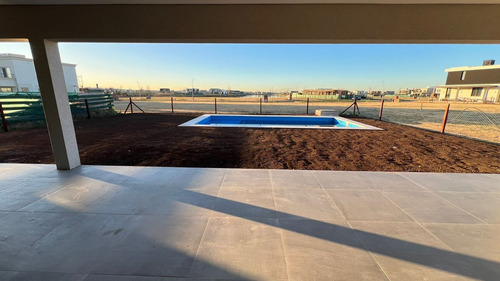 Casa En Venta En Riberas, Puertos, Escobar