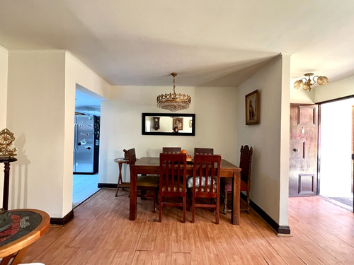 Barrio Gran Bretaña, Amplia Casa, 5d2b+servicio