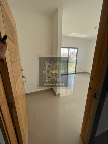 Apartamento Con Patio En La Hispanoamericana En Residencial