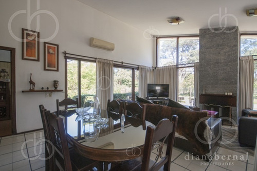 Casa De 3 Dormitorios Y Piscina En Mansa, Punta Del Este. - Ref: 41069