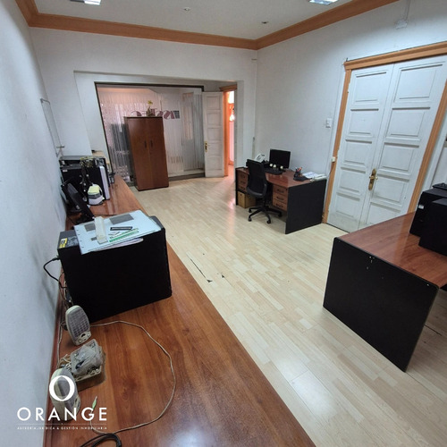 Amplia Casona De 270 M² Para Oficinas En Centro De Santiago