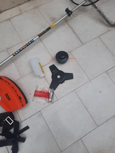Imagen 4 de 5 de Desmalesadora A Gasolina..caprino