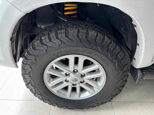 Imagen 3 de 13 de Toyota Fortuner Sr