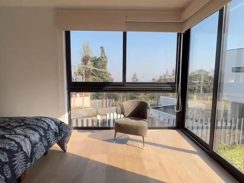 Moderna Casa Condominio Álvaro Casanova