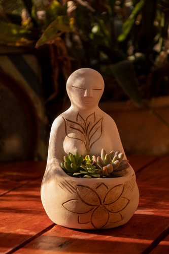Pachamama. Escultura Cerámica Maceta. Producción Artesanal.