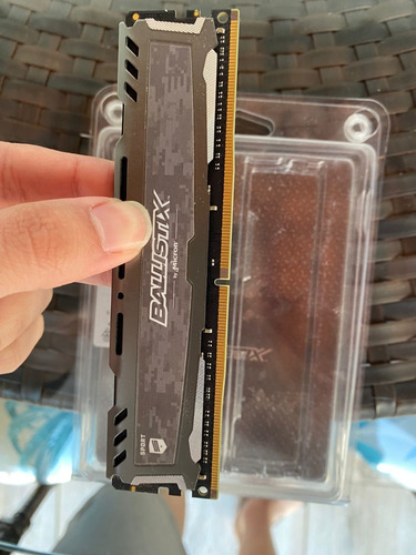 Imagem 2 de 3 de Memória Ram Ballistix Sport Lt Cinza 8gb Bls8g4d240fsb