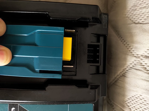Carregador Bateria Makita 7.2v-18v Dc18rc - 110v (sem Caixa)